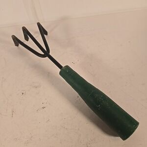 True Living Outdoors 11 inch Green Black Cultivator